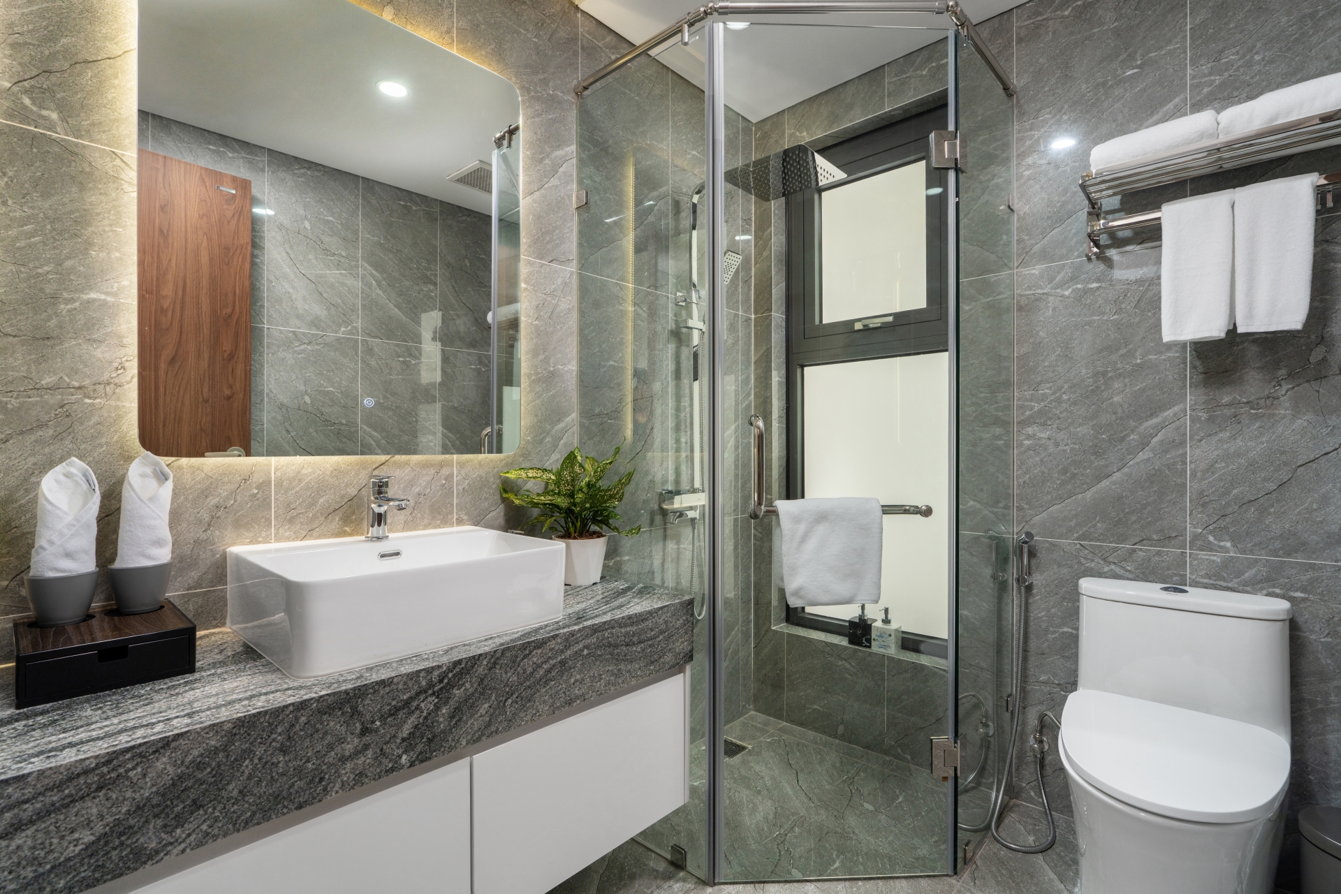 THREE BEDROOM GRAND SUITES (3DBL)